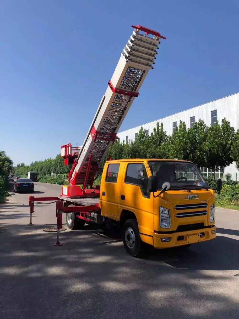 黔西南附近的云梯车出租服务：轻松解决高空作业需求